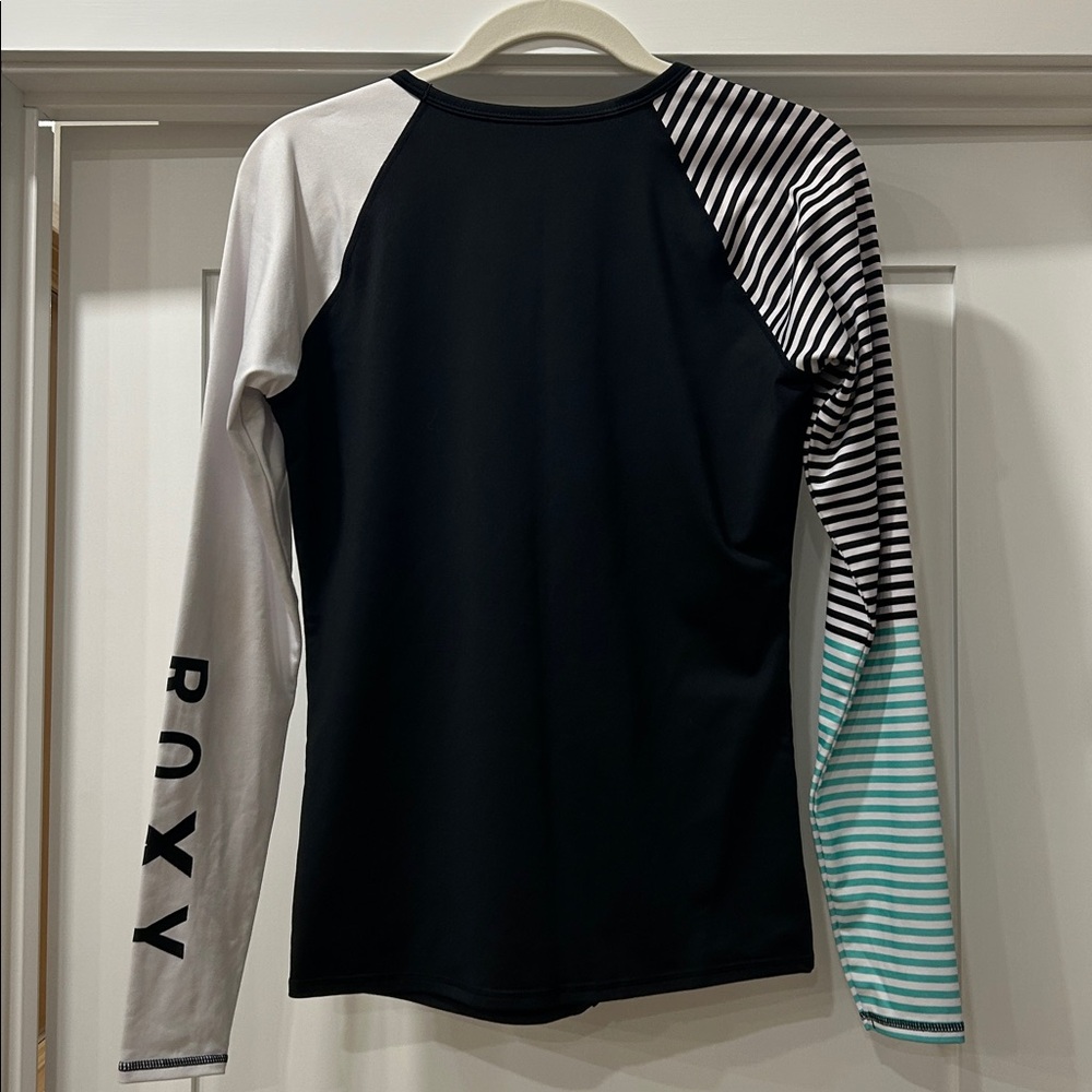 Roxy Monochrome and Teal Long Sleeve rash guard - Picture 3 of 4
